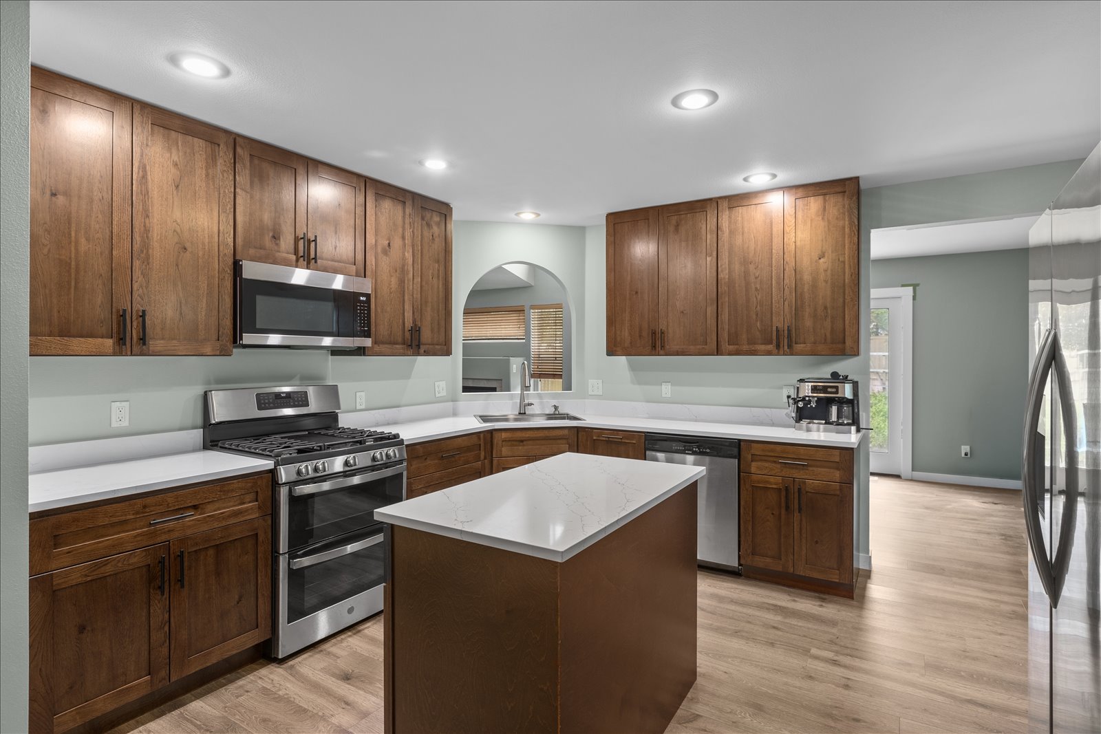 Completed kitchen remodeling project in Washington